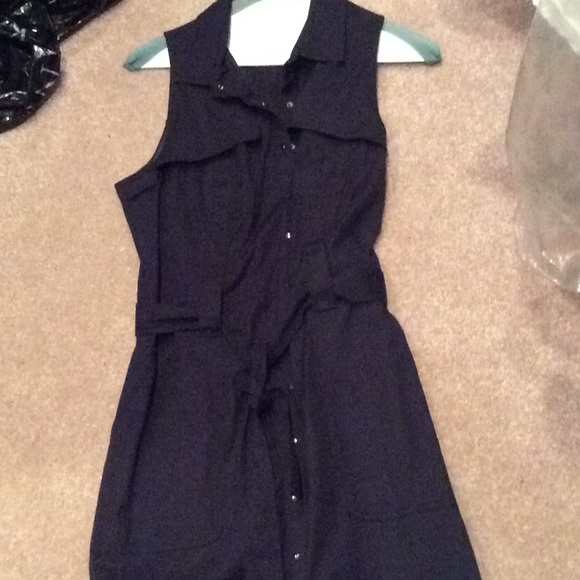 Elie Tahari Dresses & Skirts - Elie Tahari Navy cotton dress sleeveless Belt size 6